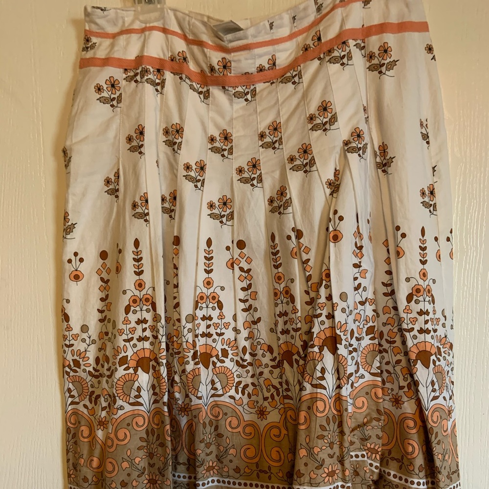 Pleated skirt